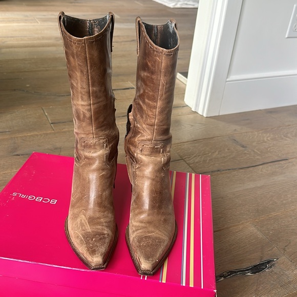 BCBGirls Women’s Taupe Crazy Horse Size 7.5 Boot - Picture 2 of 13